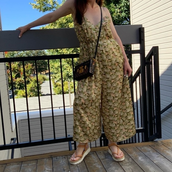 NEUF-HOTEL V-NECK WIDE-LEG JUMPSUIT - Picture 2 of 7